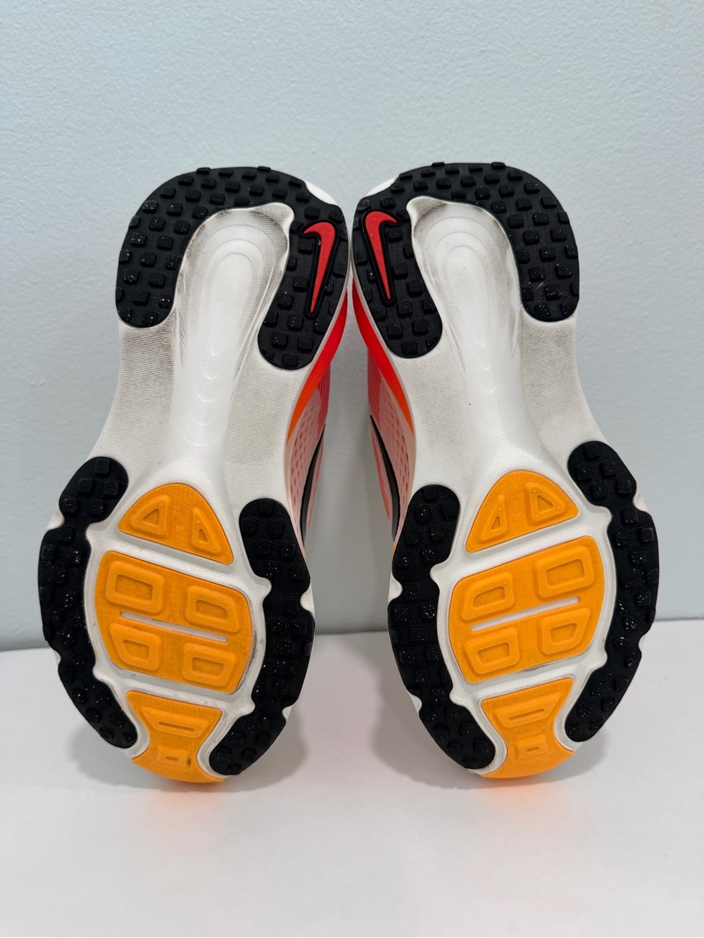 NIKE Vomero 18 Women's White Pink Orange HM6804-100 Running Mesh ZoomX Shoes (6) - Picture 11 of 16